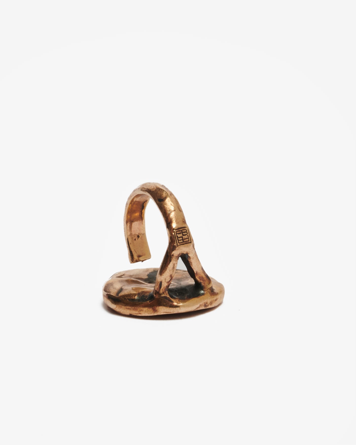 Chevalière V zada bronzo