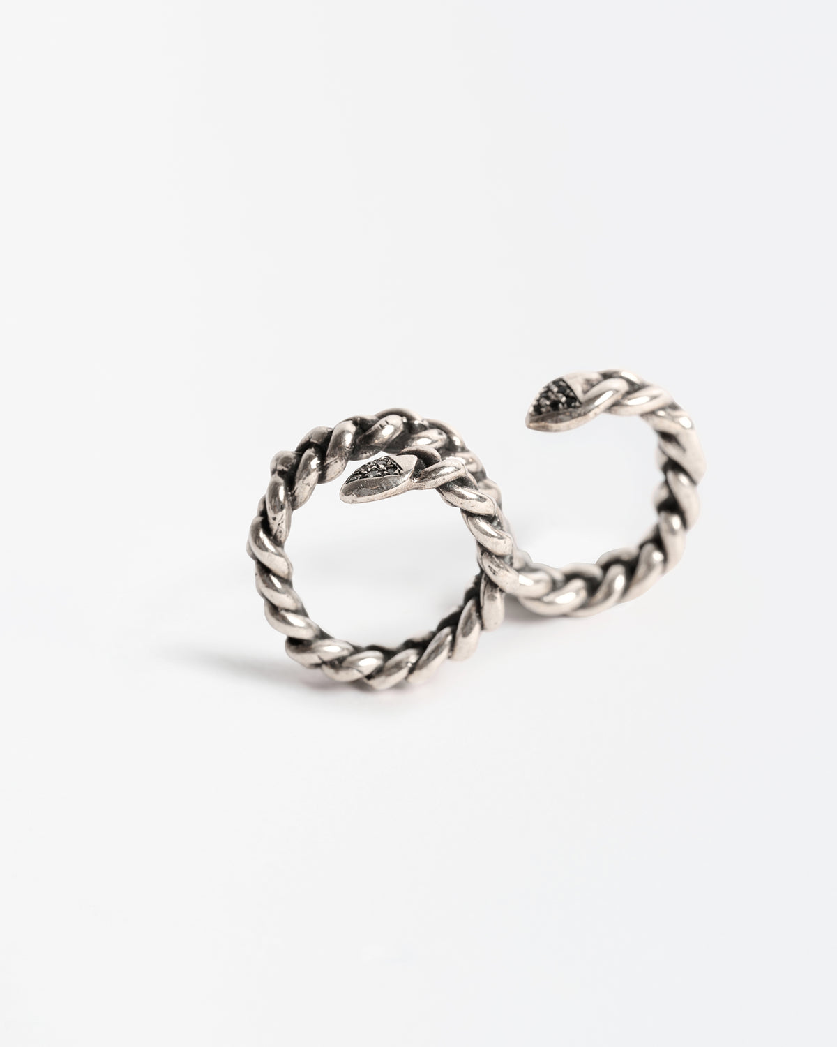 Anello mezzo baffo zirconi argento