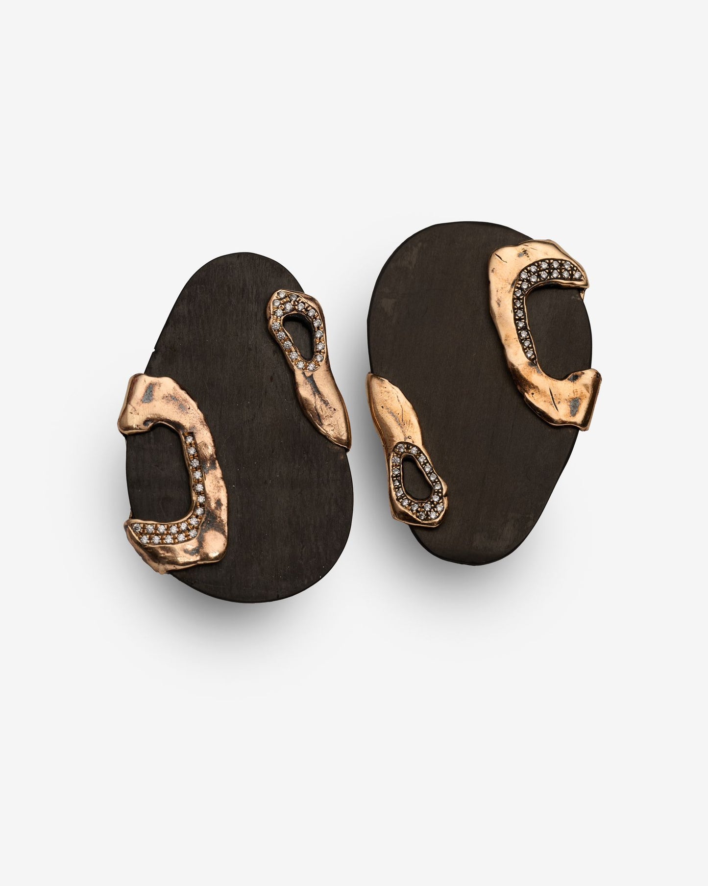 Orecchini round Heathrow black bronzo e zirconi