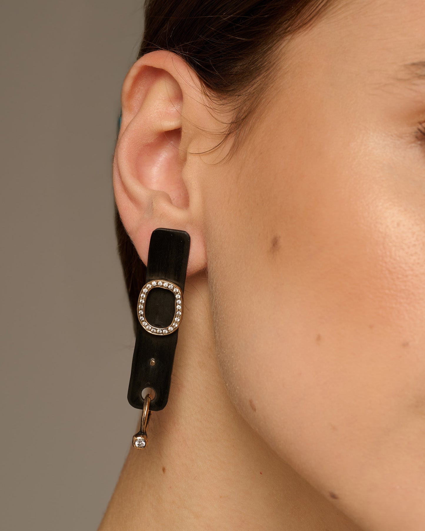 Orecchini rectangle jfk black bronzo e zirconi