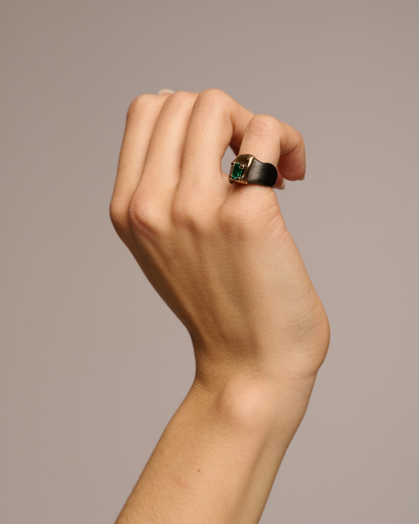 Anello fascia changi black bronzo zirconi