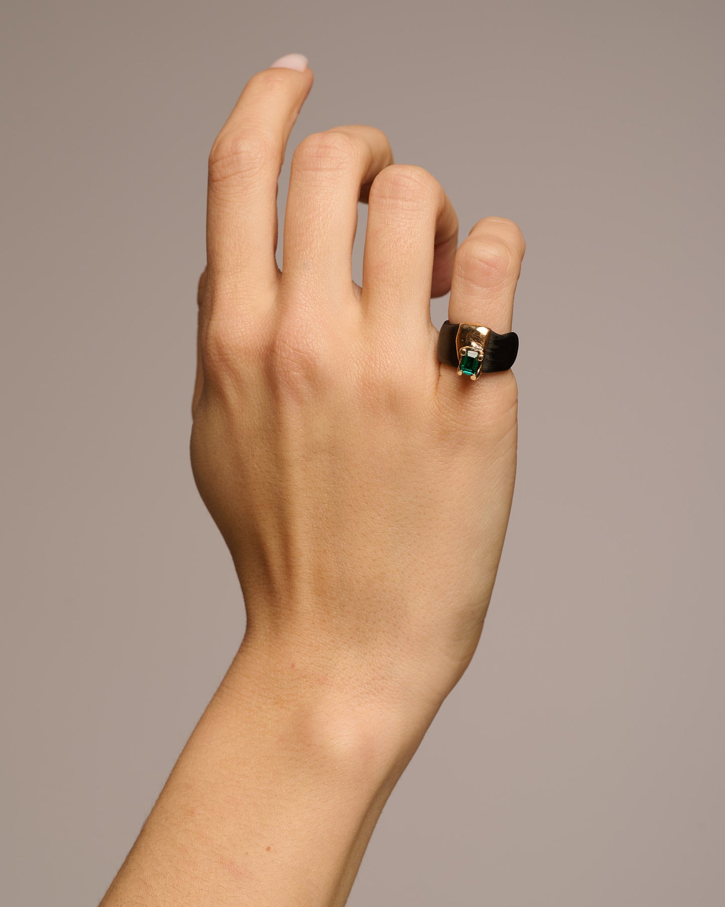Anello fascia changi black bronzo zirconi