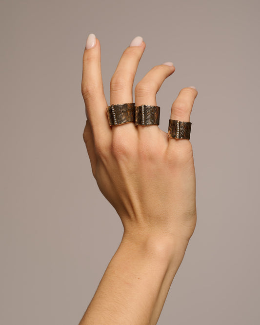 Anello texture JFK bronzo e zirconi
