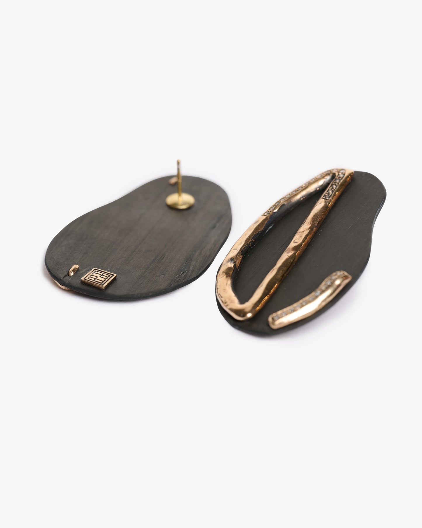 Orecchini round JFK black bronzo e zirconi