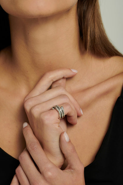 Anello spirale wanderlust argento e zirconi