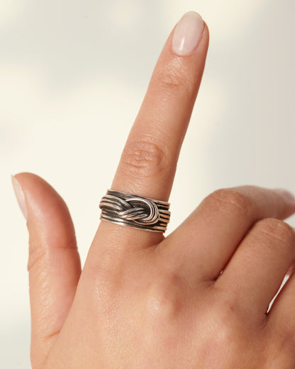 Anello fascia con nodo argento