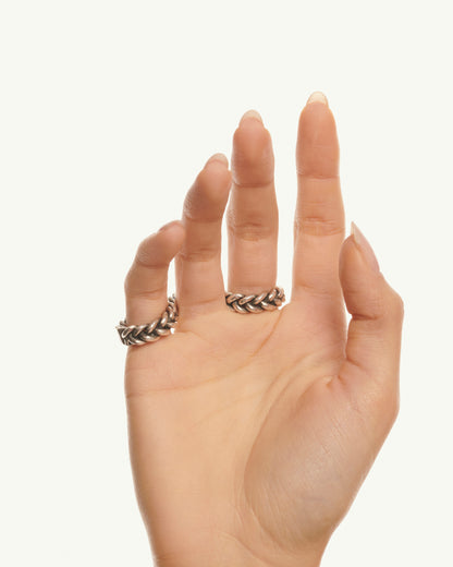 Anello baffo zirconi argento